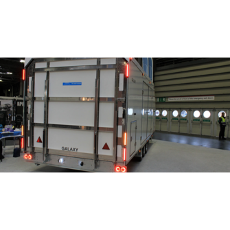 Woodford Galaxy - Lukket trailer - 3.500 kg - kort, smal model - 3 aksler